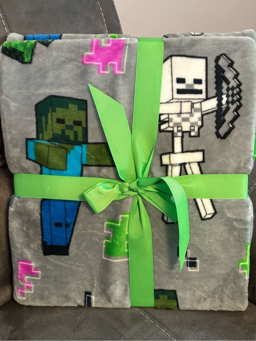 💚 Minecraft Grey Plush Twin Size Blanket Throw with Green Accents 💚